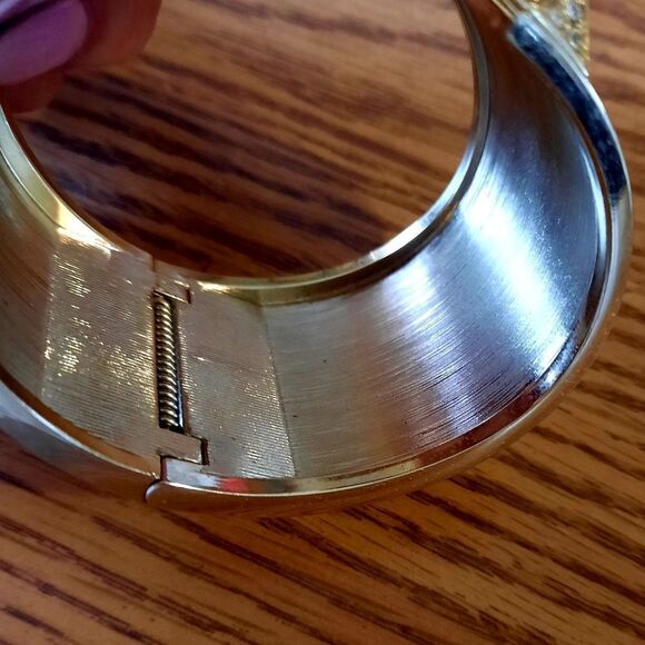 VICTORIA'S SECRET Gold and Crystal Wide Cuff Bracelet Y2K - Picture 5 of 8